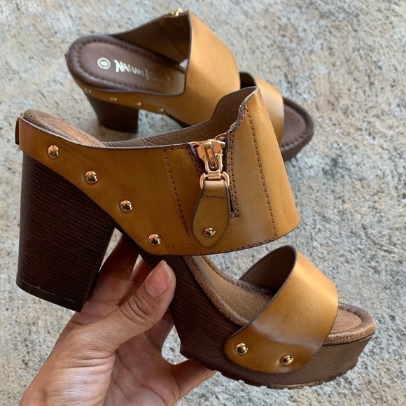 Retro Tan Heels - Picture 1 of 4